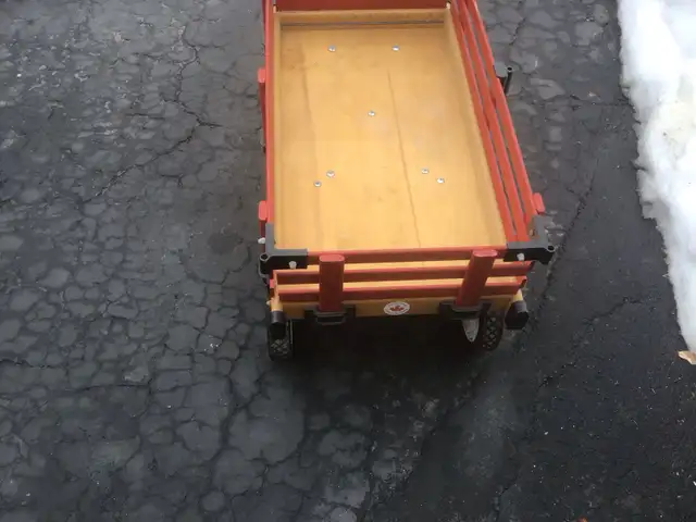 children’s wagon in Toys & Games in Hamilton - Image 4