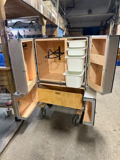 Upright split style show trunk. Easy to wheel around and convienient to load and lock up at shows. R...