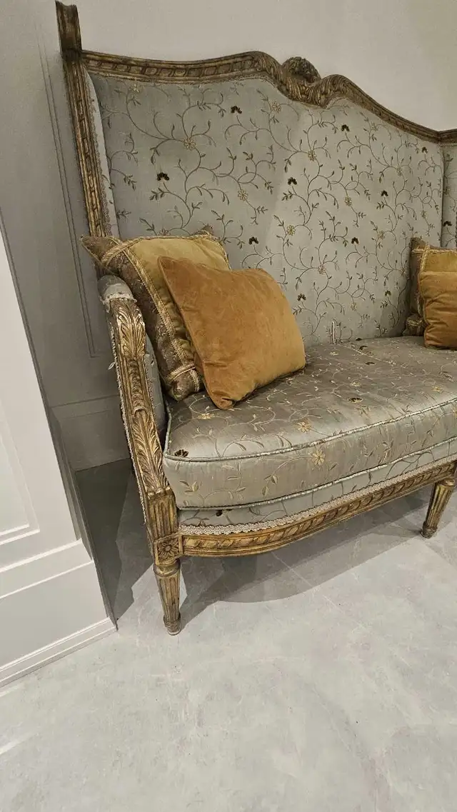 Vintage Sofa in Couches & Futons in City of Toronto - Image 3
