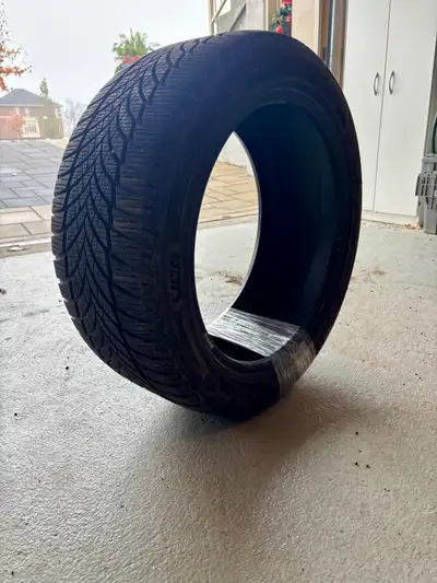 Pneus d’hiver Goodyear – Très peu utilisés – Super deal! Je vends un ensemble de Goodyear WINTERCOMM...