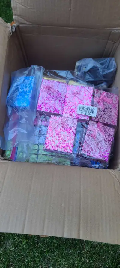 I have a collection of brand new jewelry boxes in assorted colours. These are all brand new and have...