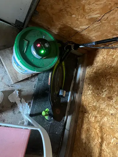 Razor E90 Electric Scooter (Green/Black) – Great Condition! Selling a Razor Power Core E90 electric...