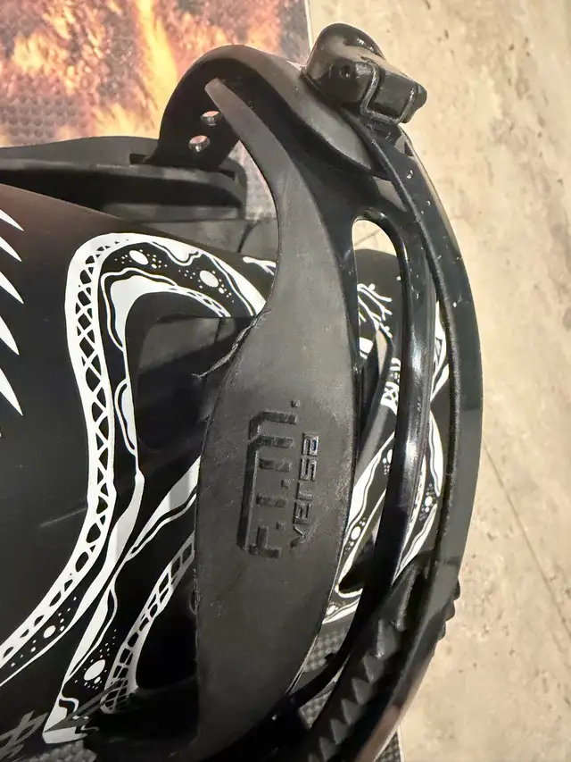 160cm  Snowboard with Flux bindings, Salomon Boots and in Snowboard in Edmonton - Image 9