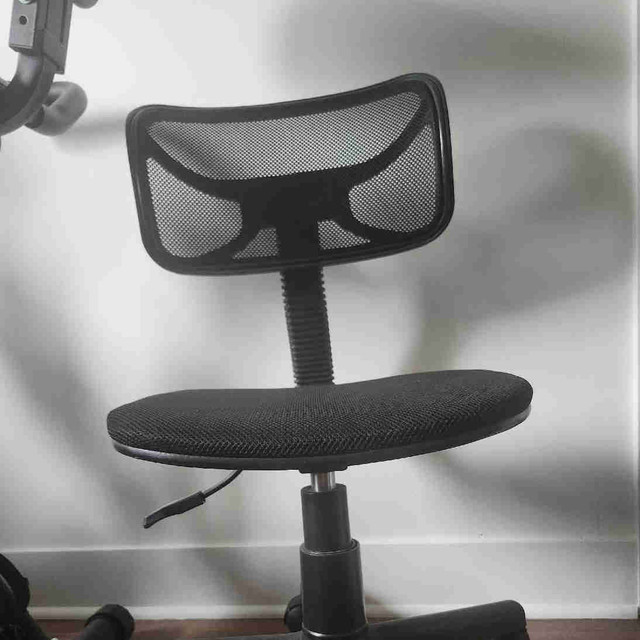 chaise de bureau en très bon état  dans Chaises, Fauteuils inclinables  à Laval/Rive Nord