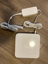 Apple AirPort Extreme wifi router 