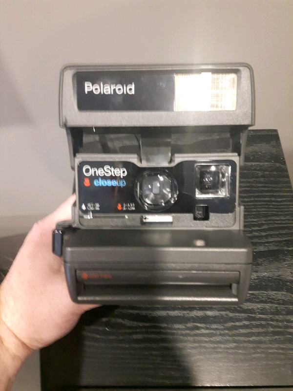 Polaroid Camera in Cameras & Camcorders in Belleville - Image 2