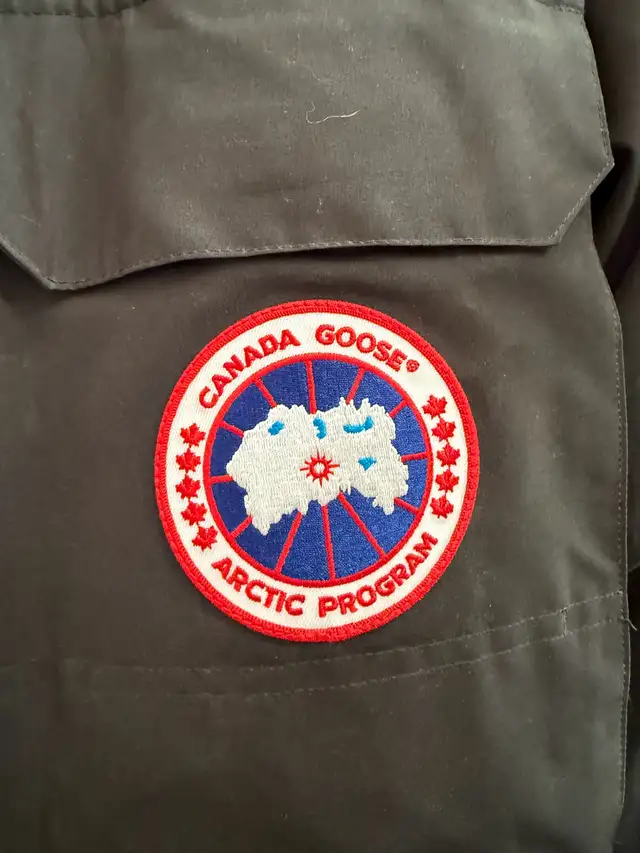 Medium Canada Goose Expedition Parka in Men's in Calgary - Image 3