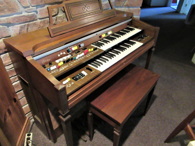 Yamaha / Electone Organ in Pianos & Keyboards in Trenton