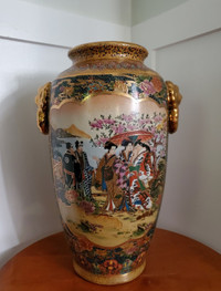 Satsuma Moriage Double Sided Hand-Painted Lion Handle Vase