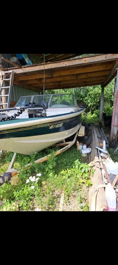 2002 legend V-188 fishing boat deep V very stable in the water 75h Mercury two live wells rod storag...
