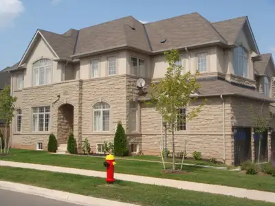 Renting Gorgeous executive home in Oakville $5,000/month