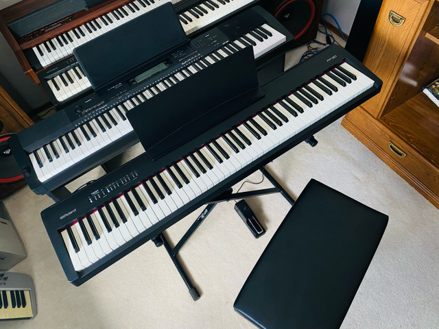 Roland FP-30 Digital 88 Key Piano - Bluetooth w/ Stand & Bench in Pianos & Keyboards in Winnipeg
