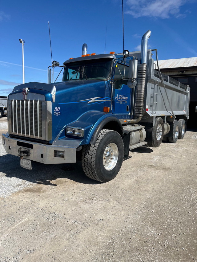 2010 Kenworth T800 Triaxle Dump Truck in Heavy Trucks in Sarnia - Image 2