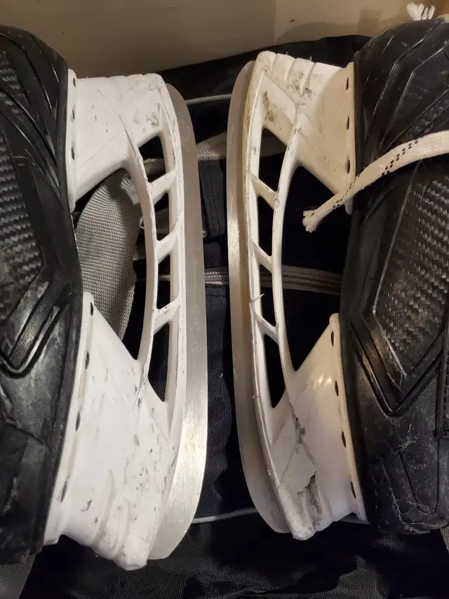 Kids / Youth Size 4.5/5 - Bauer NSX Hockey Skates in Hockey in Winnipeg - Image 3