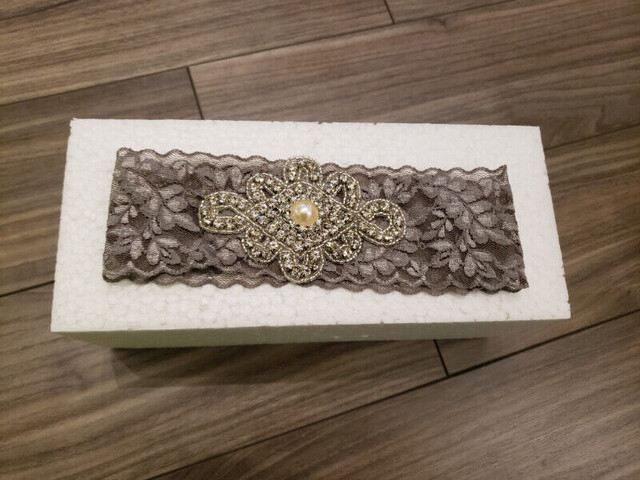 Grey wedding bridal garter / jarretière de mariage grise dans Mariage  à Laval/Rive Nord