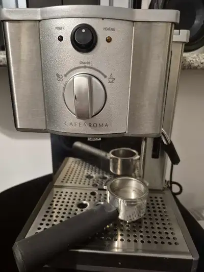 Brew authentic espresso in your kitchen with this Breville Cafe Roma ESP8XL espresso machine. It's a...