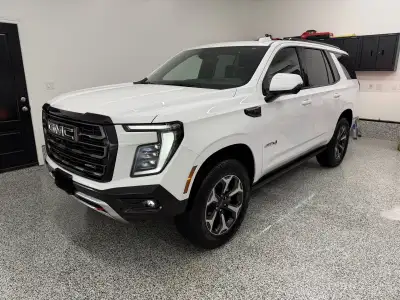 2025 GMC Yukon AT4 Ultimate – 6.2L V8 – Summit White Only 16,600 km Absolutely stunning, fully loade...
