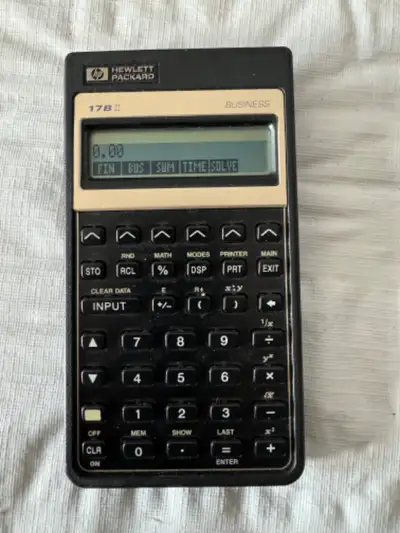HP Hewlett Packard 17BII Business Calculator, with cover, new batteries , Ahuntsic business, finance...