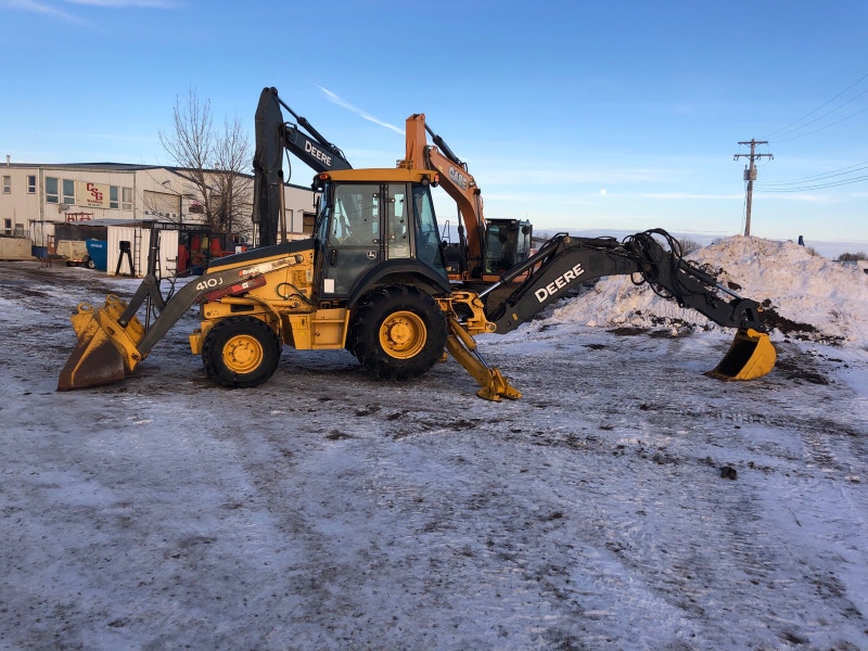 2013 John Deere Backhoe. Heavy Equipment Medicine Hat Kijiji