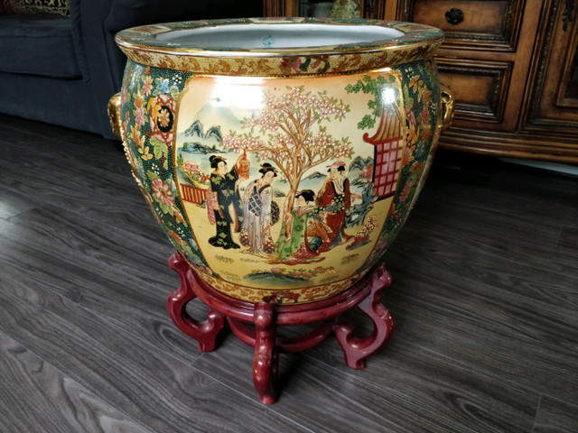 XL Vintage Chinese Porcelain Enamel Koi Fish Bowl Planter Geisha in Arts & Collectibles in Oshawa / Durham Region