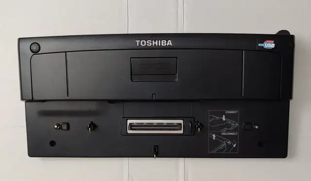 TOSHIBA ADVANCED PORT REPLICATOR II PA3082U-2PRP DOCKING STATION in Laptop Accessories in Laval / North Shore - Image 3