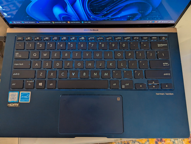 ASUS ZenBook 14 UX433FA-DH74 Ultra-Slim Laptop in Laptops in City of Toronto - Image 2