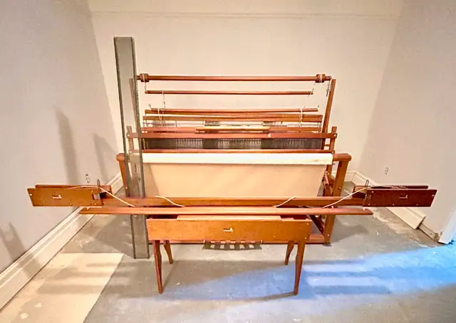 Leclerc: 60-inch weaving loom, bench and rose (see price)633733733692191222