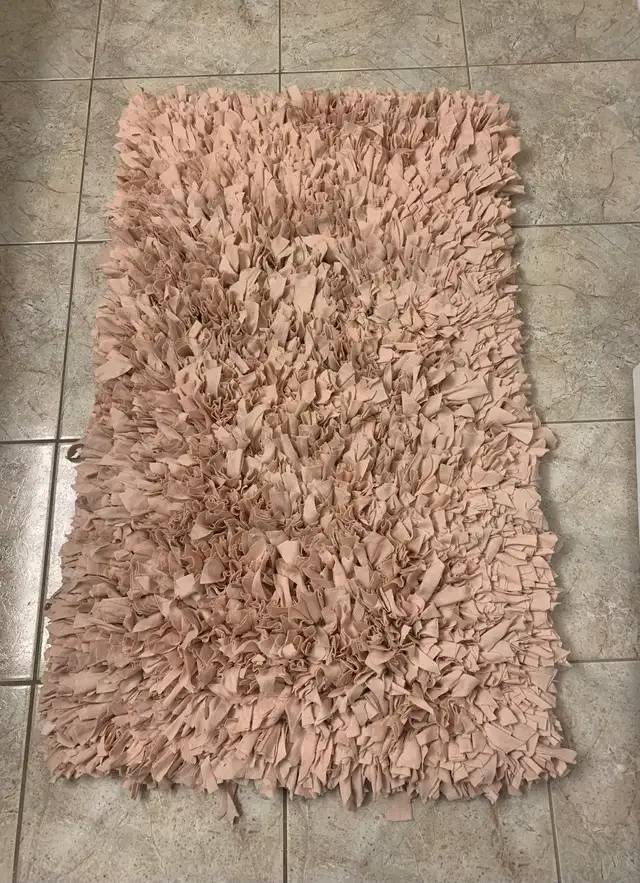 Pink Rag Rug in Rugs, Carpets & Runners in Oshawa / Durham Region - Image 2