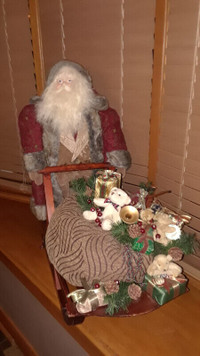 Père Noël décoratif en traineau