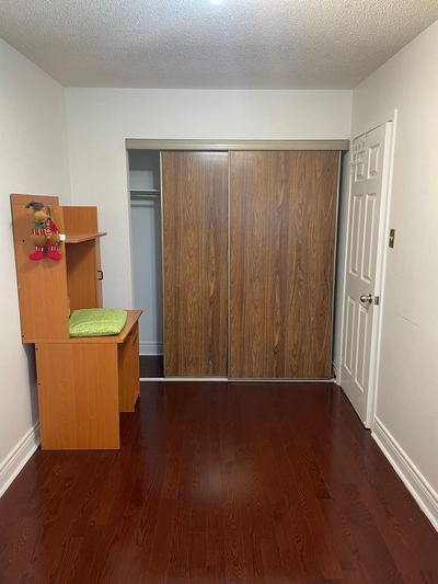 Bright clean, private room in a quiet well maintained home. Perfect for students looking for a comfo...