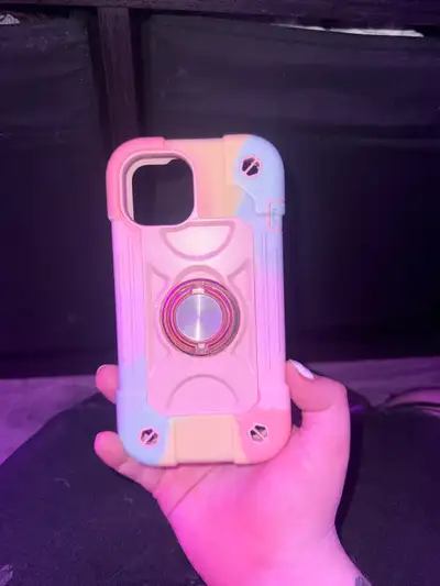 iPhone 14 case good condition good for when people drop their phones very good quality