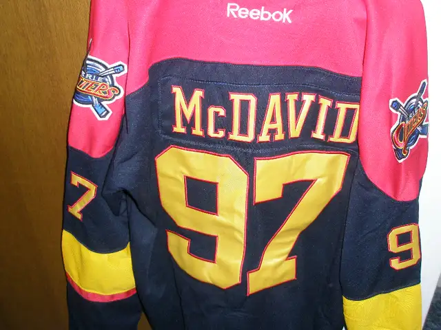 Connor McDavid Jersey in Hockey in Edmonton - Image 3