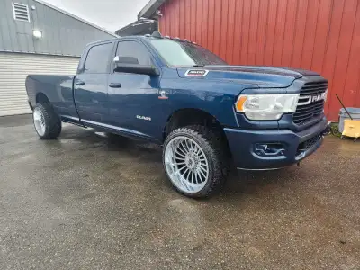 Selling my Dodge Ram 3500 4x4 longbox Highoutput bighorn edition one of the best trucks I have owned...