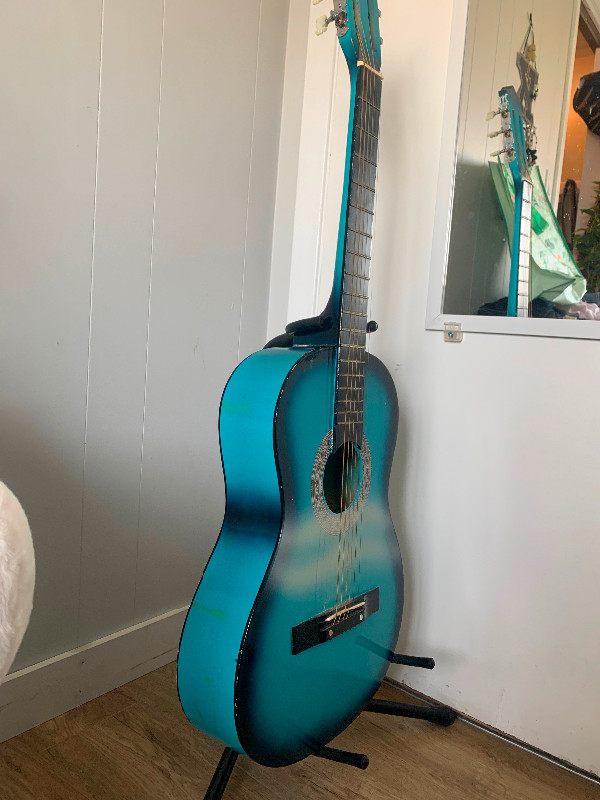 Blue Guitar in Guitars in Windsor Region - Image 2