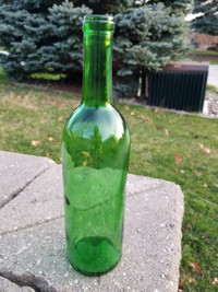Green 750 ml wine bottles
