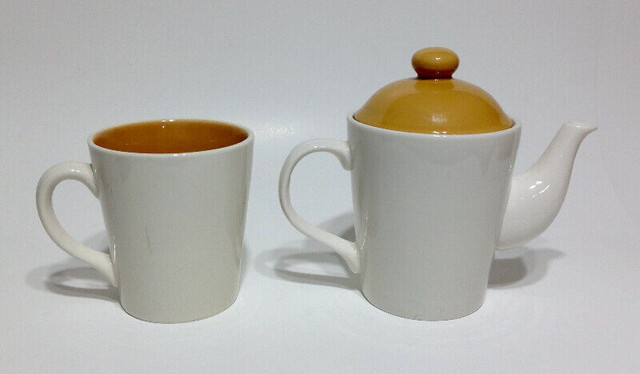 Tim Hortons Teapot and Matching Coffee / Tea Mug in Kitchen & Dining Wares in Winnipeg - Image 4