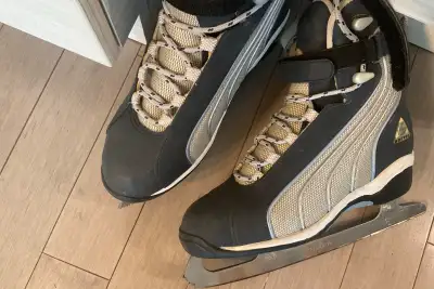 Patins à glace femme taille 8. Bottine en bon état, un bon aiguisage et c’est prêt!