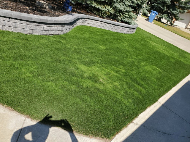 Landscape and construction services in Lawn, Tree Maintenance & Eavestrough in Calgary - Image 4
