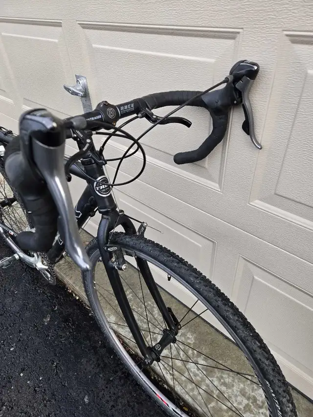 Trek X1 Gravel road bike  in Road in Barrie - Image 4