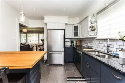 Detached Single family home located in the stunning Martindale Heights neighborhood, minutes to QEW....
