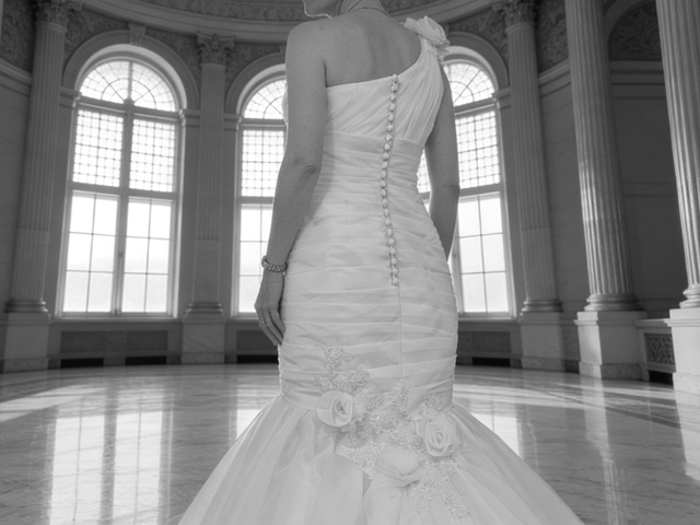 One-Shoulder White Mermaid Wedding Dress in Wedding in Lethbridge - Image 6