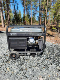 Hyundai 3500 watts generator. Wheels and pull handle.