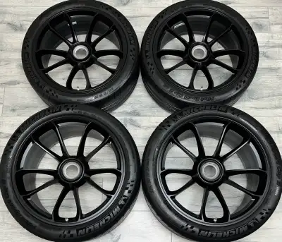 Selling a beautiful set of *LIKE NEW* original 2018 Porsche 911 GT3 (991.2) 20" / 21" double stagger...