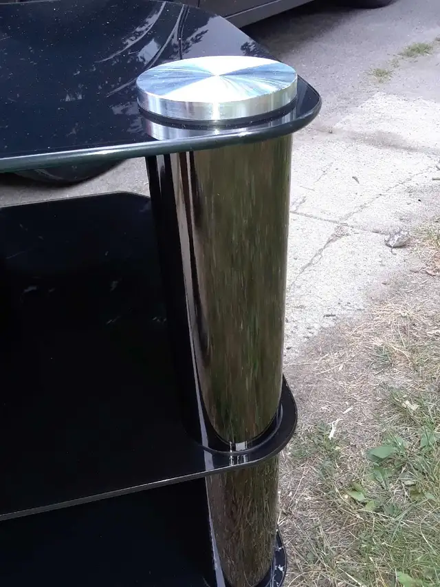 Glass TV stand table in TV Tables & Entertainment Units in Kingston - Image 7