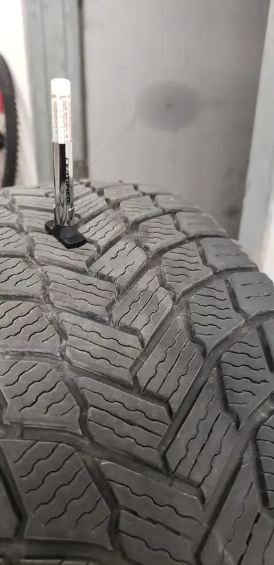 4 Michelin X-Ice snow winter tires. 205/55R16 Tread depth 11/32 Tires only no rims
