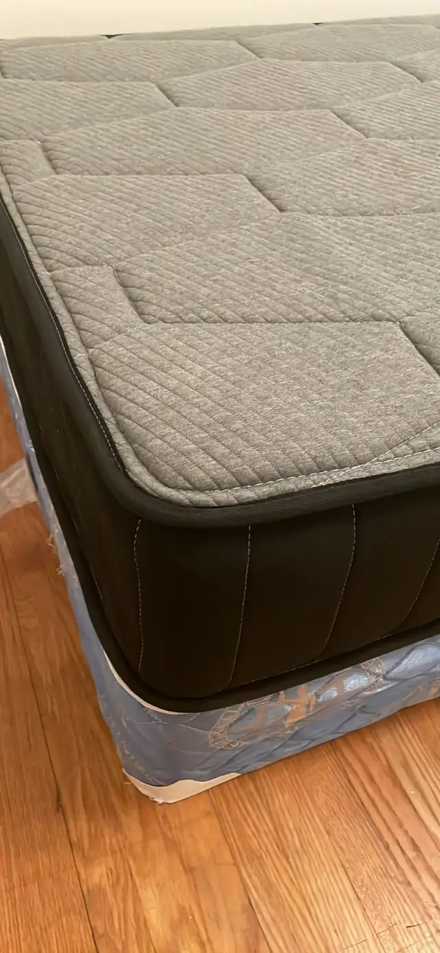 Twin Mattress and Box plus frame 62863283645315121
