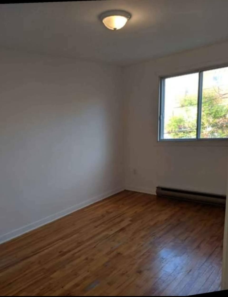 5 1/2 en haut d'un duplex, $1000 Rabais pour les 4 premiers mois 4