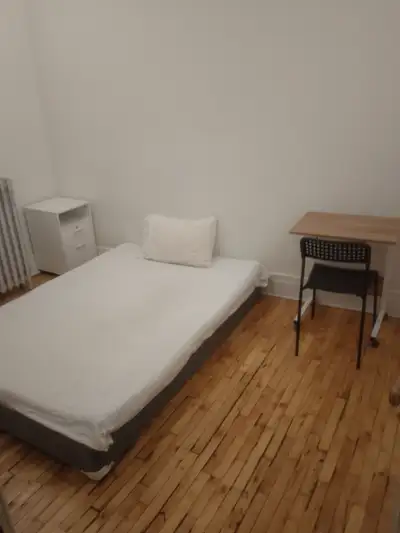 Room for rent Available for june