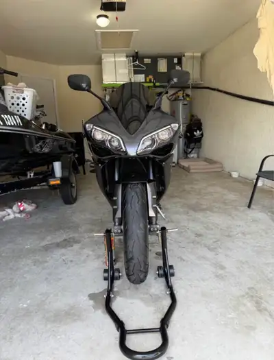 Meticulously maintained and bone stock 2007 R1 in excellent condition. Never dropped, garage kept, a...