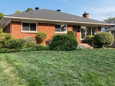 Big Bungalow For Rent in Beautiful Neighbourhood